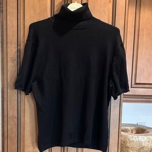 Carlisle short sleeve turtleneck Black Sweater. Size XXl
